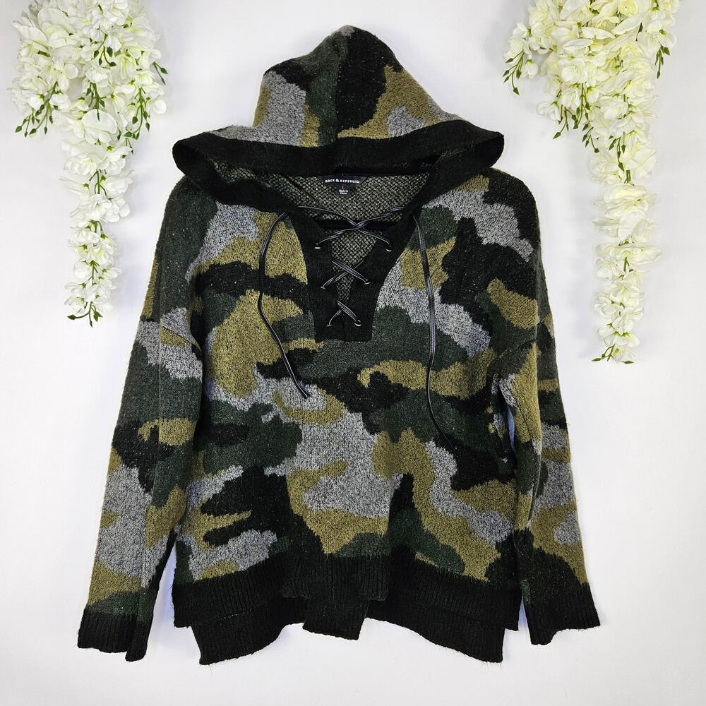 Rock & Republic Green Camo Hoodie Sweater LaceUp V-Neck Fall Grunge Sleeze Large - Picture 1 of 8
